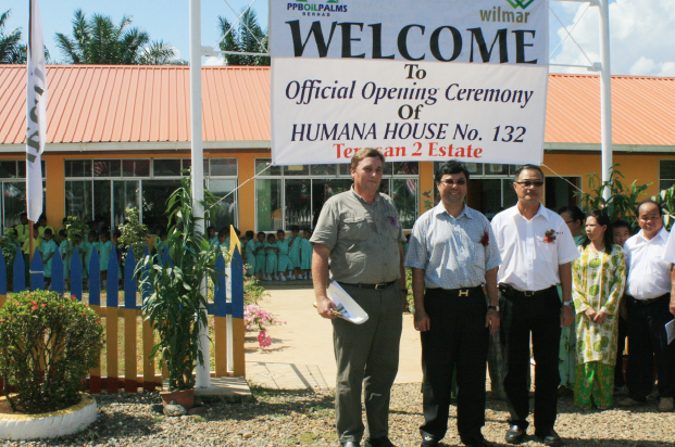 The opening of newly built Learning Centre, 2009. Torben Venning with Pak Martua Sitorus COO of Wilmar and Mr. Khoo Hong Lian, Head of plantations. © Borneo child Aid